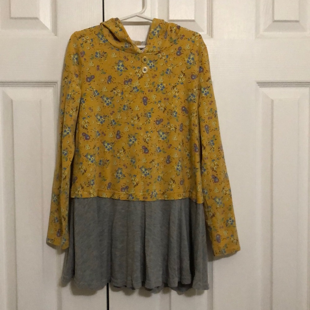Girl’s Matilda Jane tunic top hoodie.
